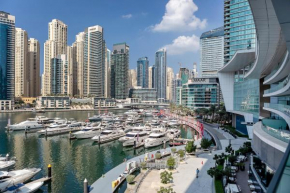 Luxurious 2BR apt with panoramic Marina view